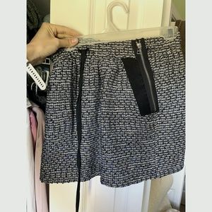 Trendy short wool skirt